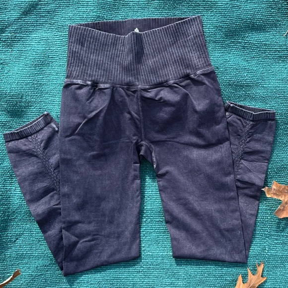 NWOT $70 Free People Good Karma 7/8 Leggings in Washed Black - Picture 2 of 10